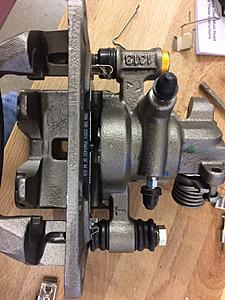 Help an idiot change rear brake pads!-img_2524.jpg