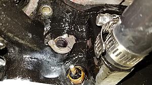 Cracked rear iron by oil  pressure sensor-20180109_161014.jpg