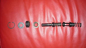 Taking apart brake master cylinder, and how I spent my weekend-002.jpg