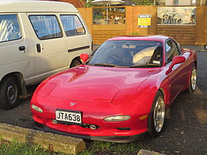 1994 RX-7 in New Zealand-pytxrct.jpg