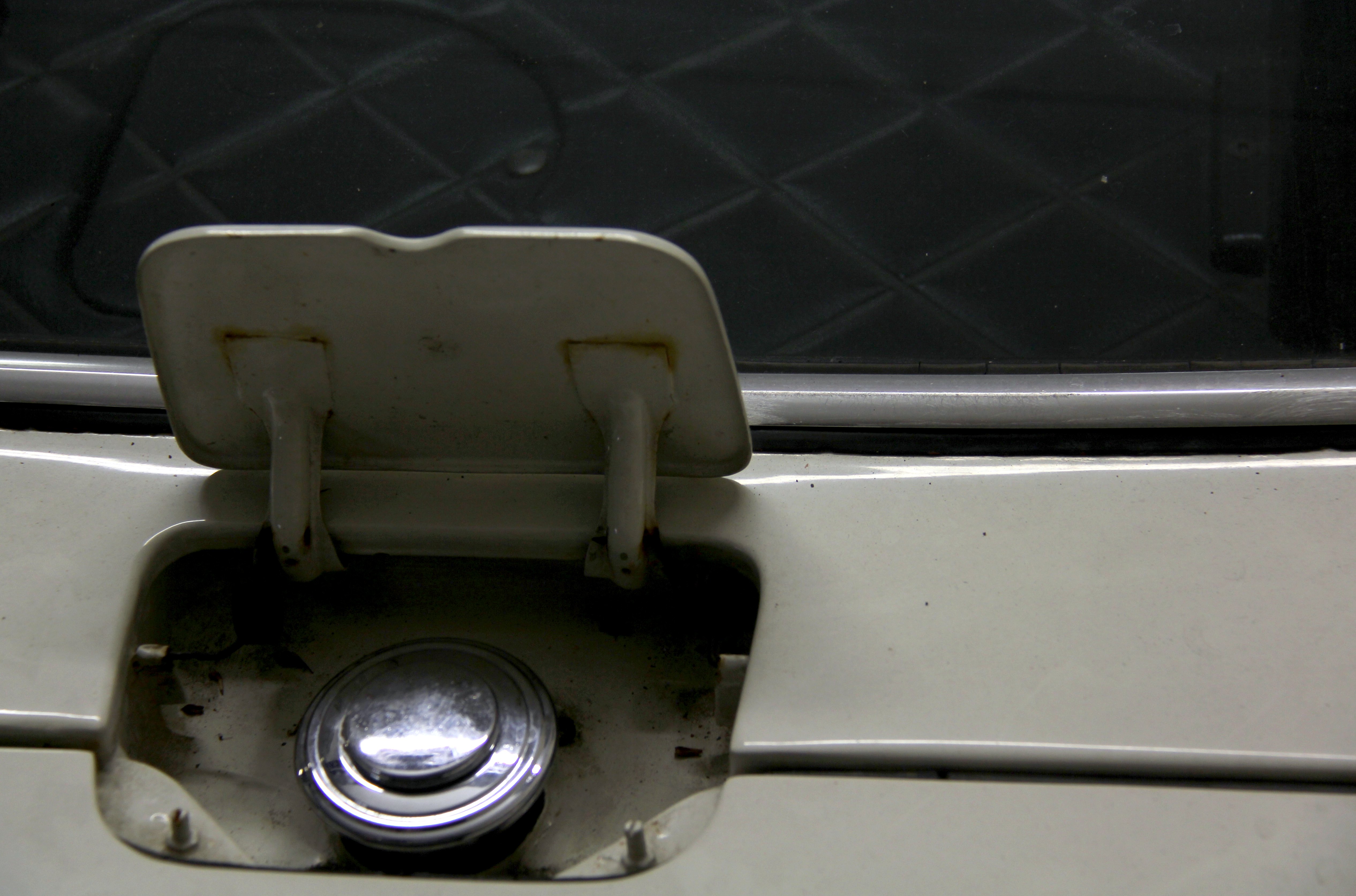 Name: Fuel%20filler_zps8zmfpe5e.jpg
Views: 177
Size: 1.55 MB