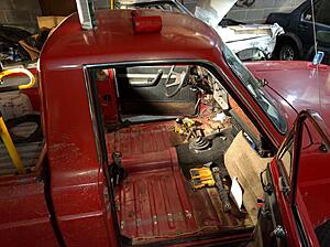 Installing bucket seats in a REPU-6cfgjj8.jpg
