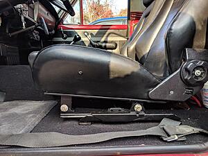 Installing bucket seats in a REPU-zrjrdfw.jpg