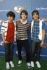 Regarding how tight Zerox7's(jamie) Pants are-09-jonas-brothers-080807.jpg